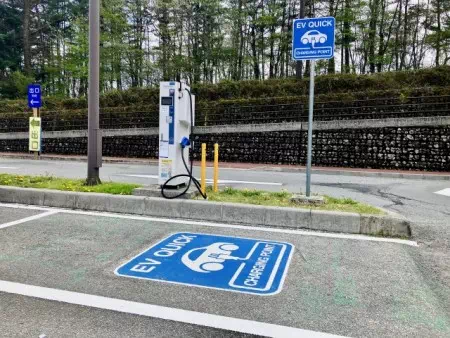 高速道路の電気自動車のチャージ設備